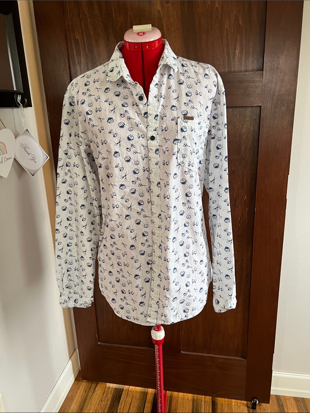 Wrangler Button Down Slim Fit scissors Thread Needle pattern Blue White